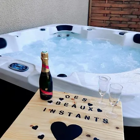 فندق مبيت وإفطار Escapade Romantique *
